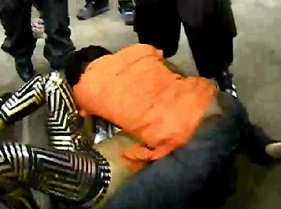 Tuesday Night Fights: Hood Chicks Start Scrappin At A Gas Station!