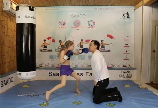 Technique: 8-Year-Old Girl Shows Off Her Impressive Boxing Combination With Her Father!