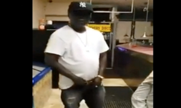 Jamaican Woman Puts Man On Blast For Offering To Pay Her For Sex! "You Can't F*ck Me"