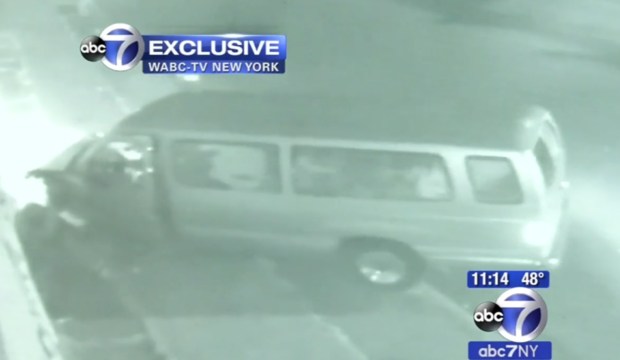 Picked The Wrong One: Victim Turns Tables On Would-Be Robbers Wielding Hammers!