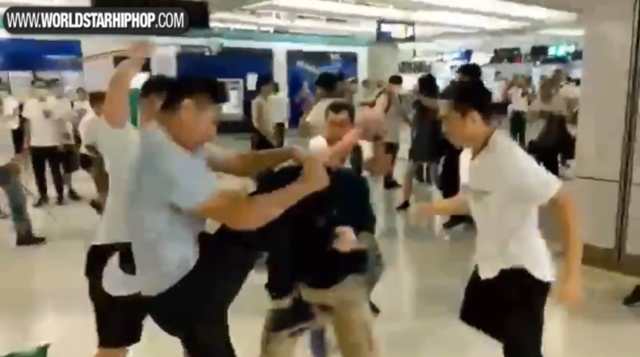 Chaos: Alleged Triad Members In In Hong Kong Attack People Suspected Of Being A Pro-Democracy Protestor!
