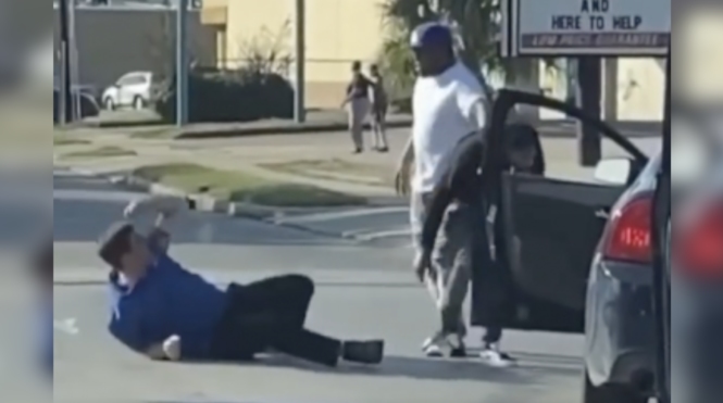 Dude Gets Jumped By 2 Guys During Road Rage Incident!
