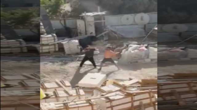 He's Wilding: Construction Worker Throws Hands With His Contractor On The Job Site!