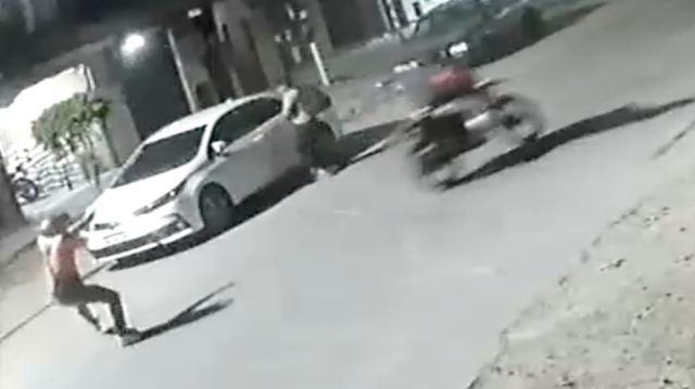 Messed With The Wrong One: Thieves Get Into A Gun Fight With An Off-Duty Cop During A Robbery & Paid The Price!