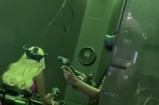 Shorty Turned Into Scooby Doo With The VR Headset!